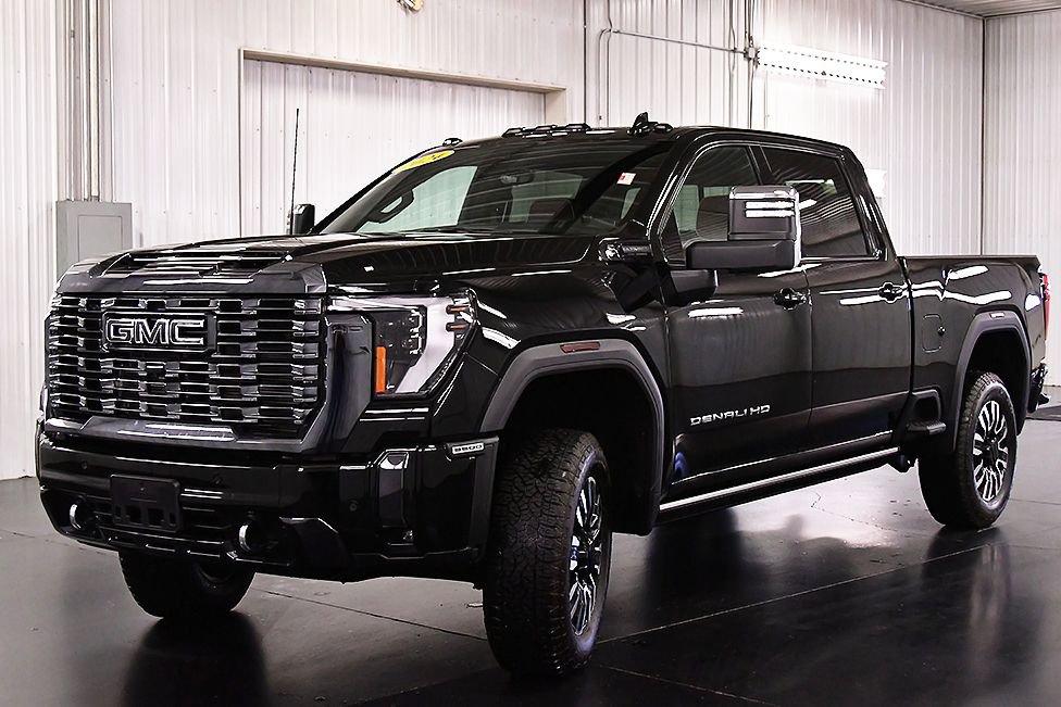 Used 2024 GMC Sierra 3500 Denali Ultimate AWD/4WD image 3