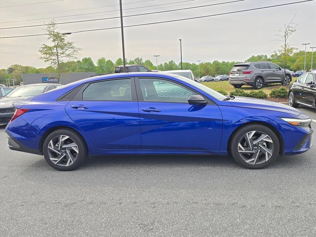 Certified 2025 Hyundai Elantra Sport image 2