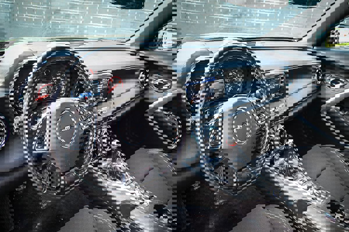 Used 2020 Chevrolet Camaro LT RWD image 10