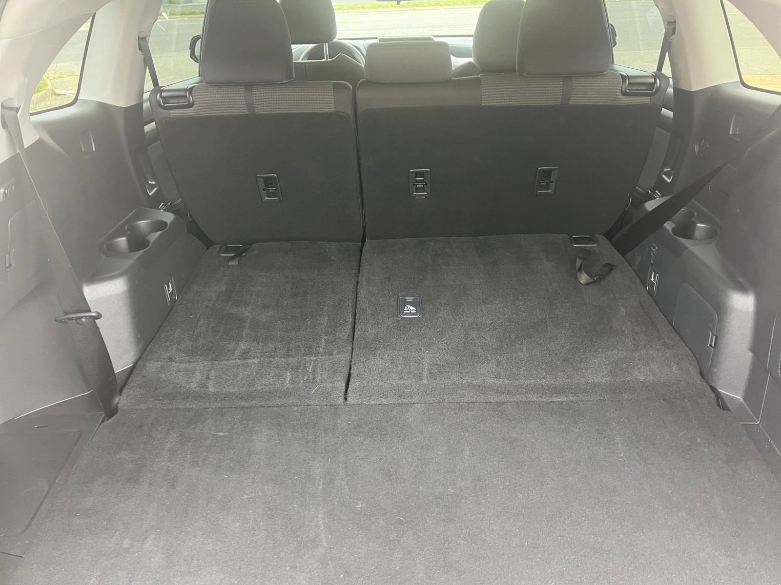 Used 2025 Toyota Highlander LE FWD image 33