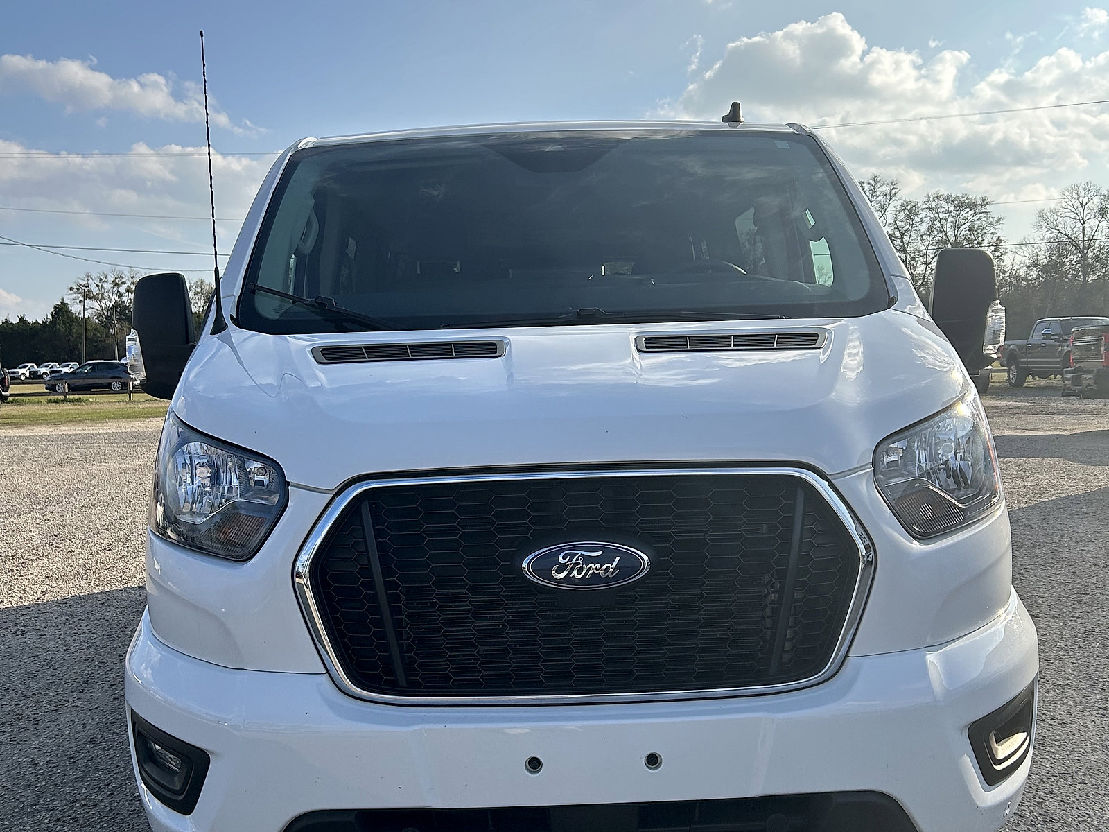 Used 2023 Ford Transit 350 XLT image 3