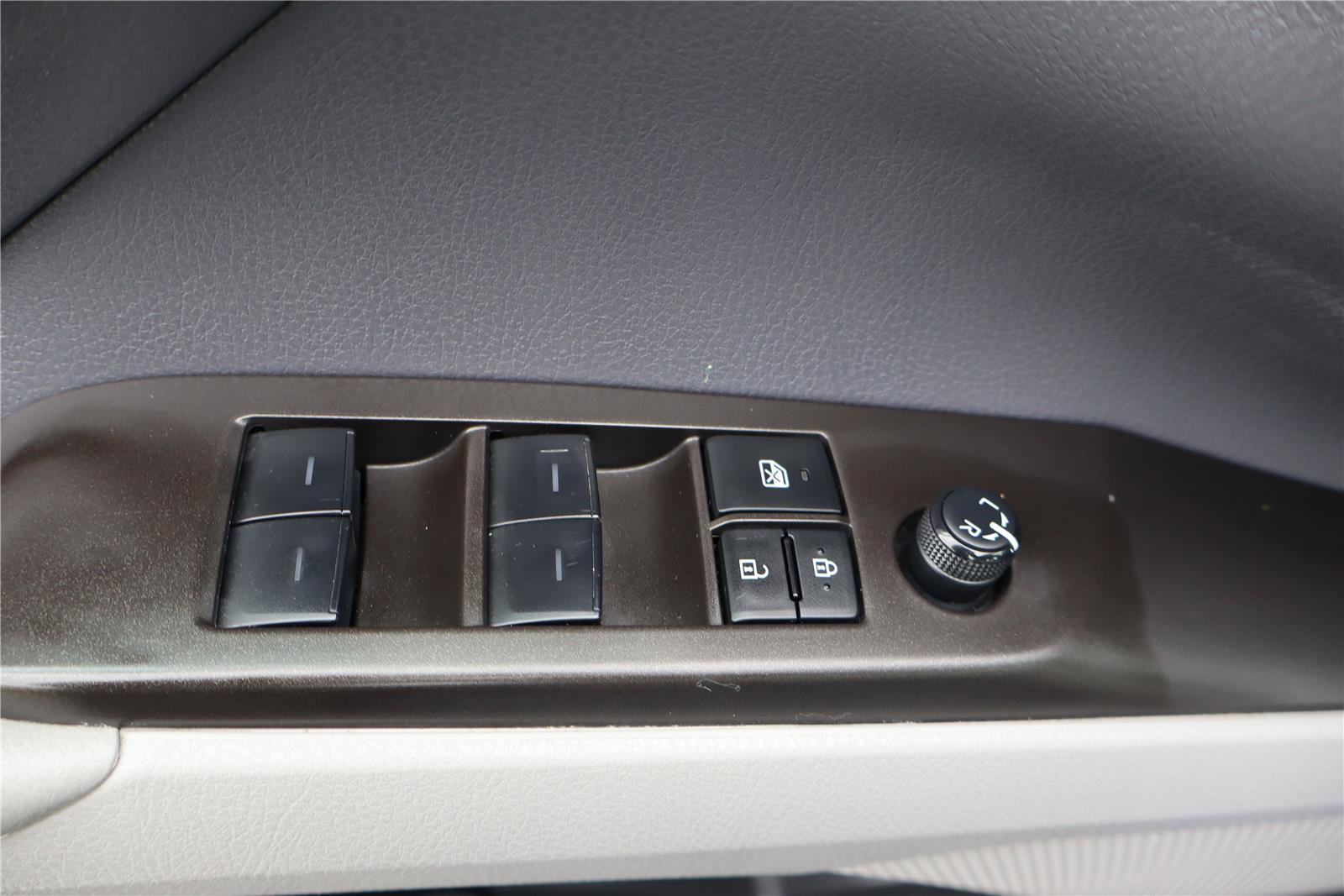 Used 2023 Toyota Camry SE image 12