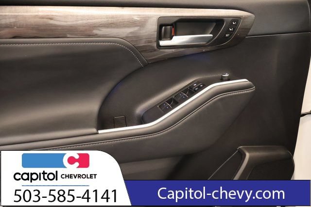 Used 2022 Toyota Highlander Limited AWD/4WD image 10
