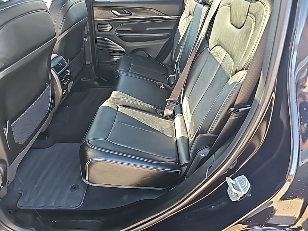 Used 2024 Jeep Grand Cherokee Overland image 17