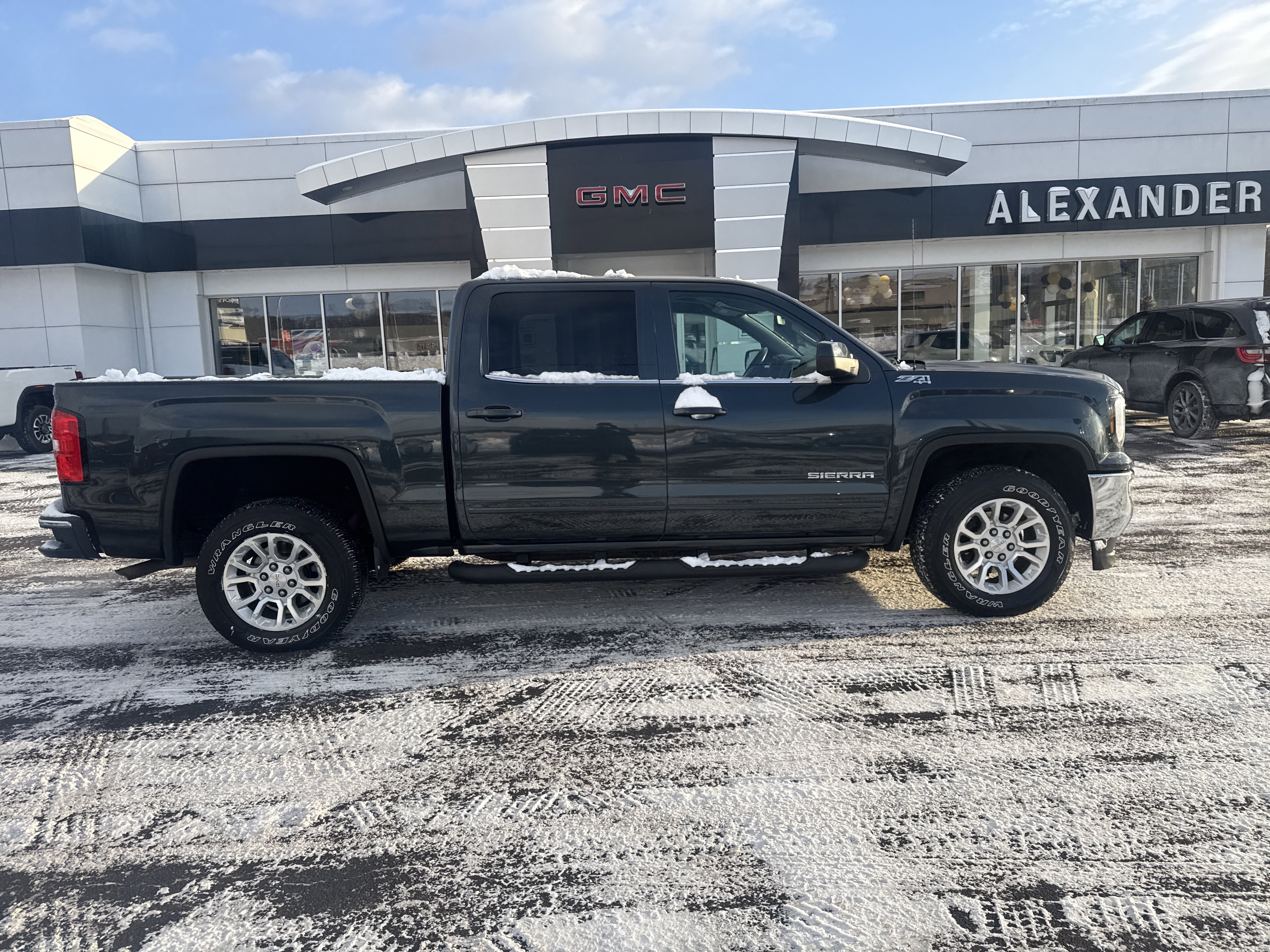 Used 2017 GMC Sierra 1500 SLE w/ SLE Value Package image 2