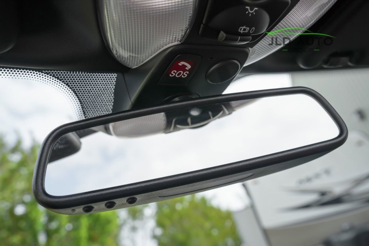 Used 2012 Mercedes-Benz SL 550 image 32