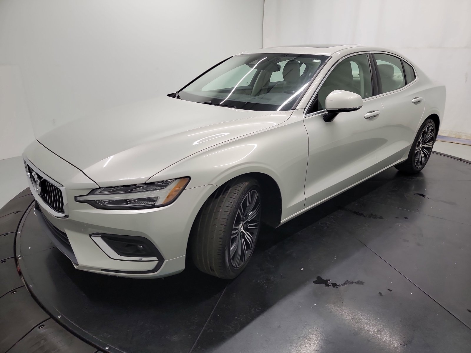 Used 2019 Volvo S60 T5 Inscription image 3