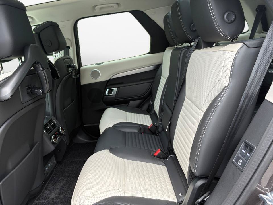 New 2026 Land Rover Discovery Limited Edition AWD/4WD image 13