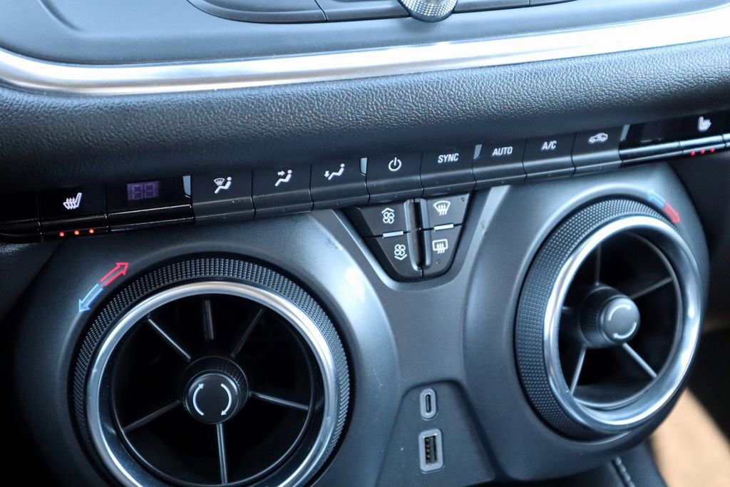 Used 2025 Chevrolet Blazer LT image 27