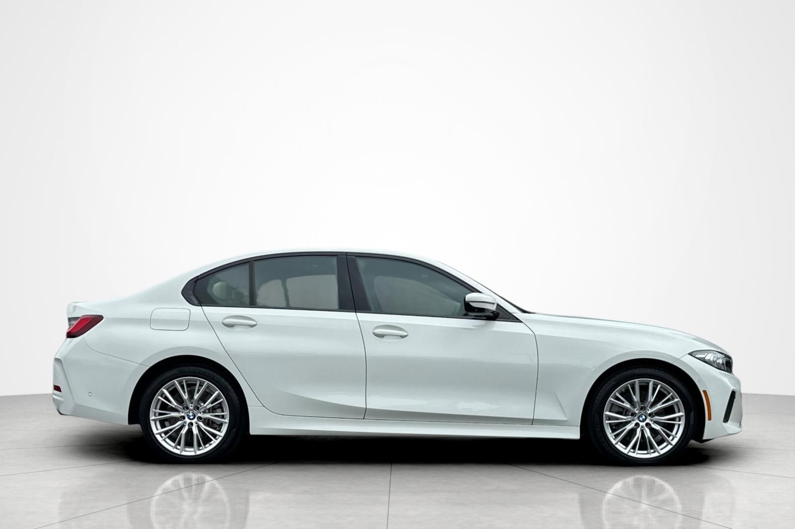 Used 2023 BMW 330i Sedan w/ Parking Assistance Package RWD image 6