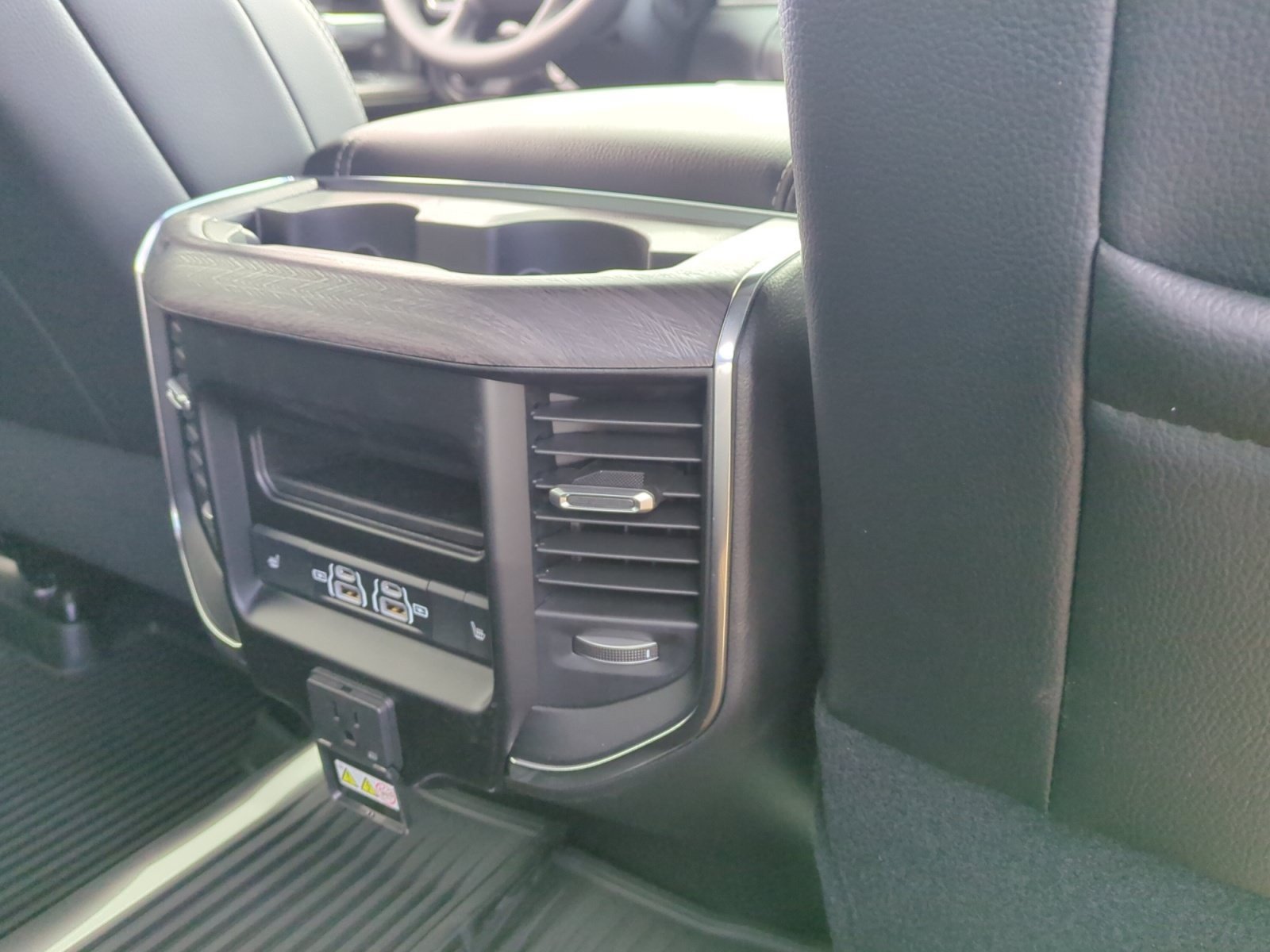 New 2026 RAM 2500 Laramie AWD/4WD image 32