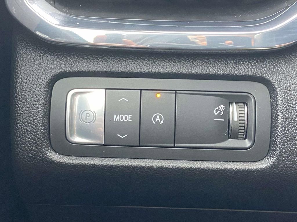 Used 2025 GMC Acadia Elevation FWD image 30