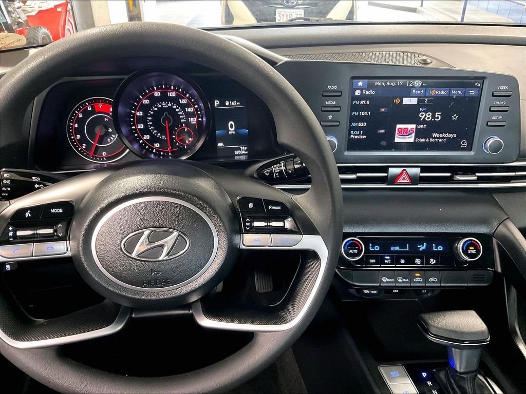 Used 2023 Hyundai Elantra SEL FWD image 18