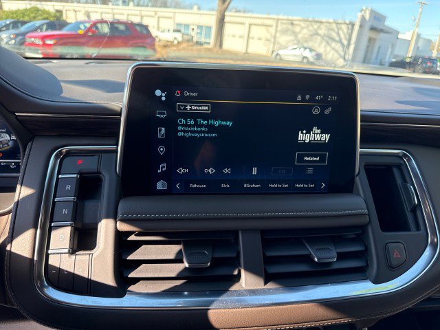 Used 2023 Chevrolet Suburban LT w/ Luxury Package image 24