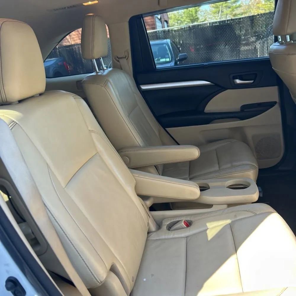 Used 2016 Toyota Highlander XLE AWD/4WD image 19