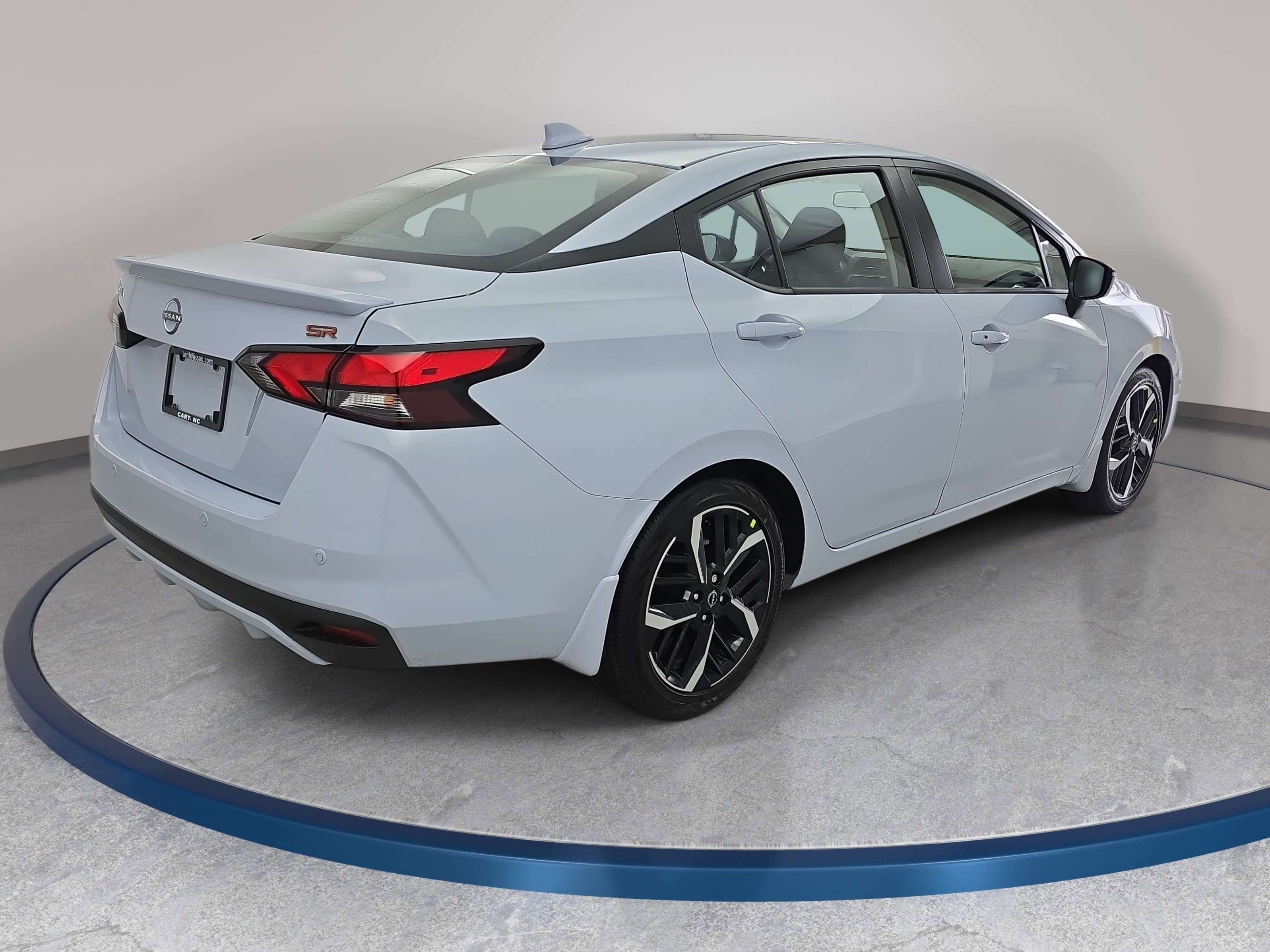 New 2025 Nissan Versa SR w/ Trunk Package FWD image 5