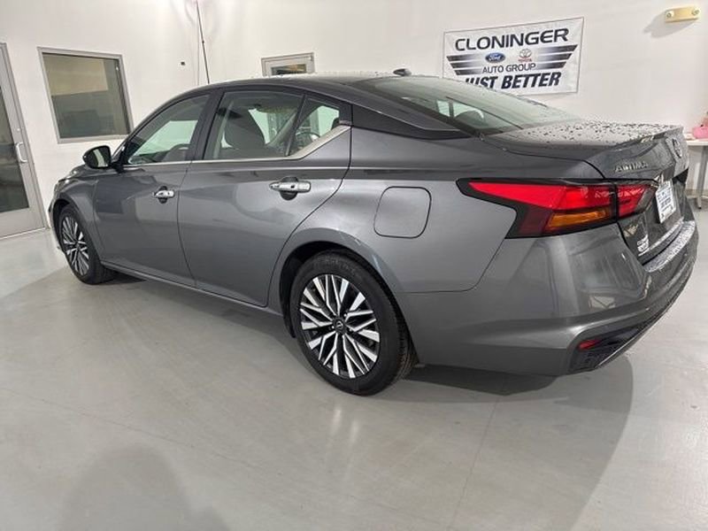 Used 2024 Nissan Altima 2.5 SV image 6