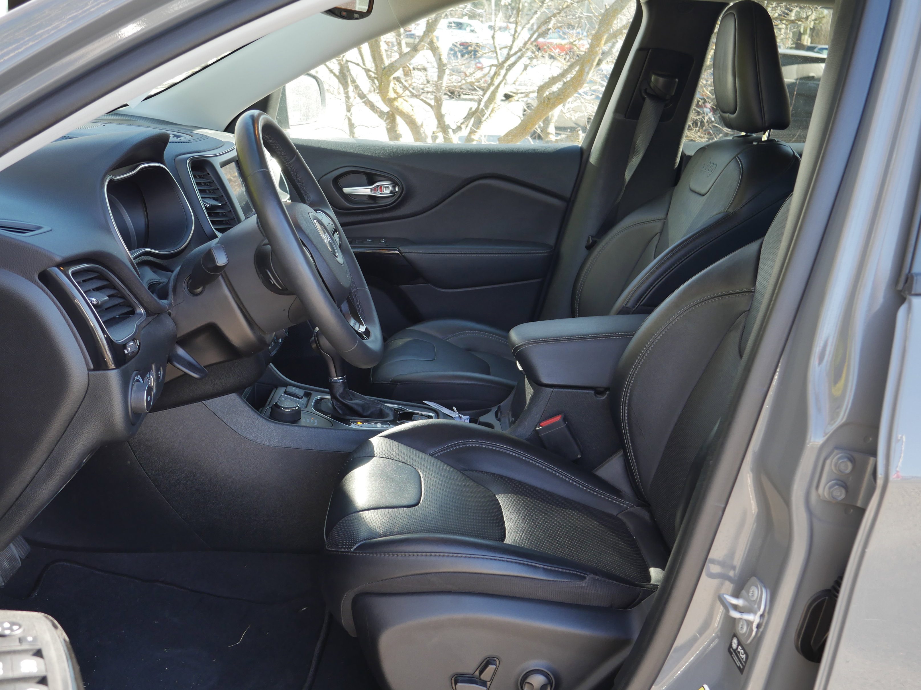 Used 2023 Jeep Cherokee Altitude Lux image 3