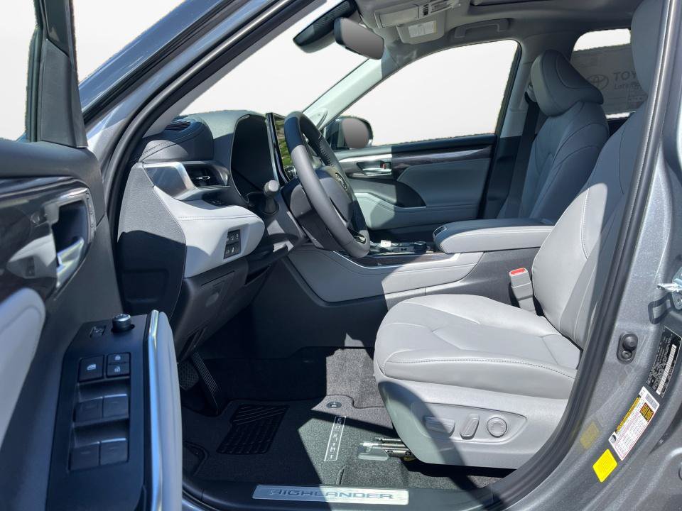 New 2026 Toyota Highlander Limited AWD/4WD image 11