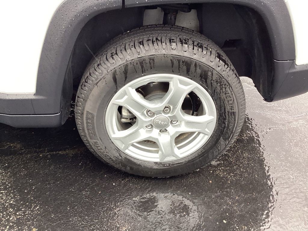 Used 2022 Jeep Compass Sport image 30