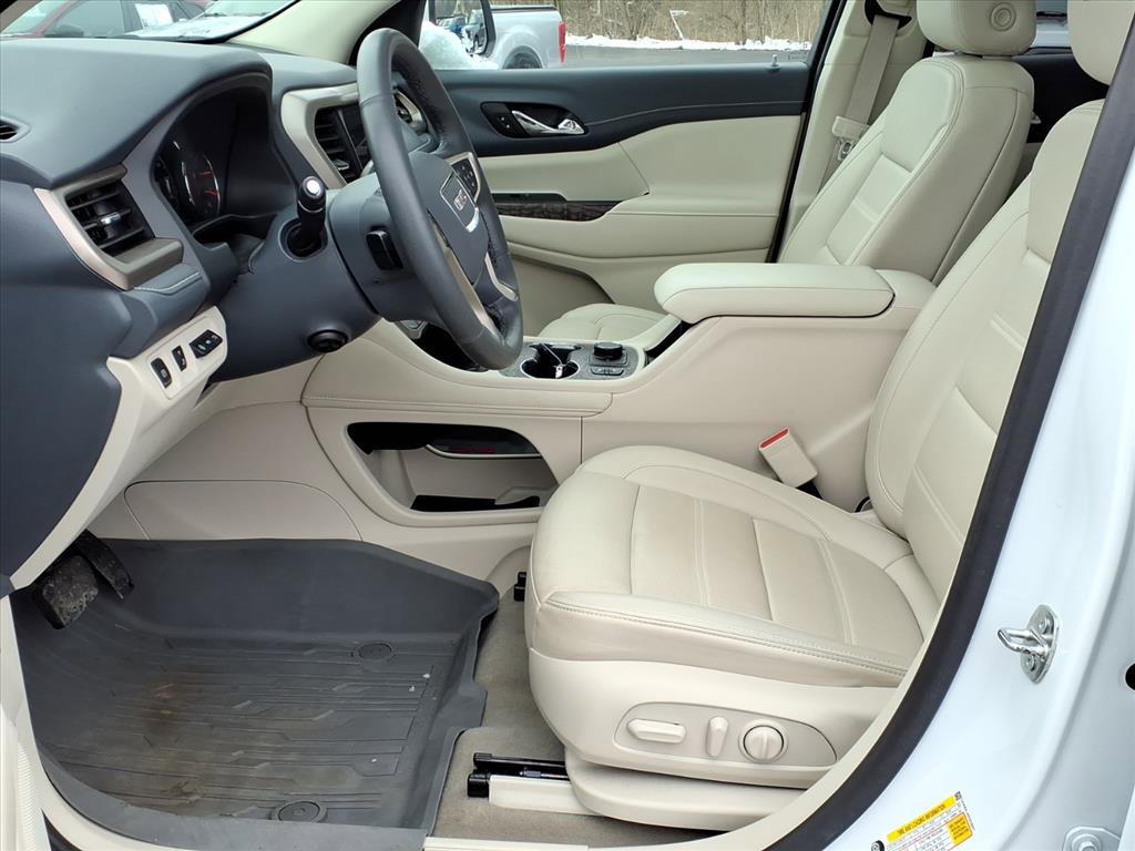 Used 2023 GMC Acadia Denali w/ Denali Technology Package image 9