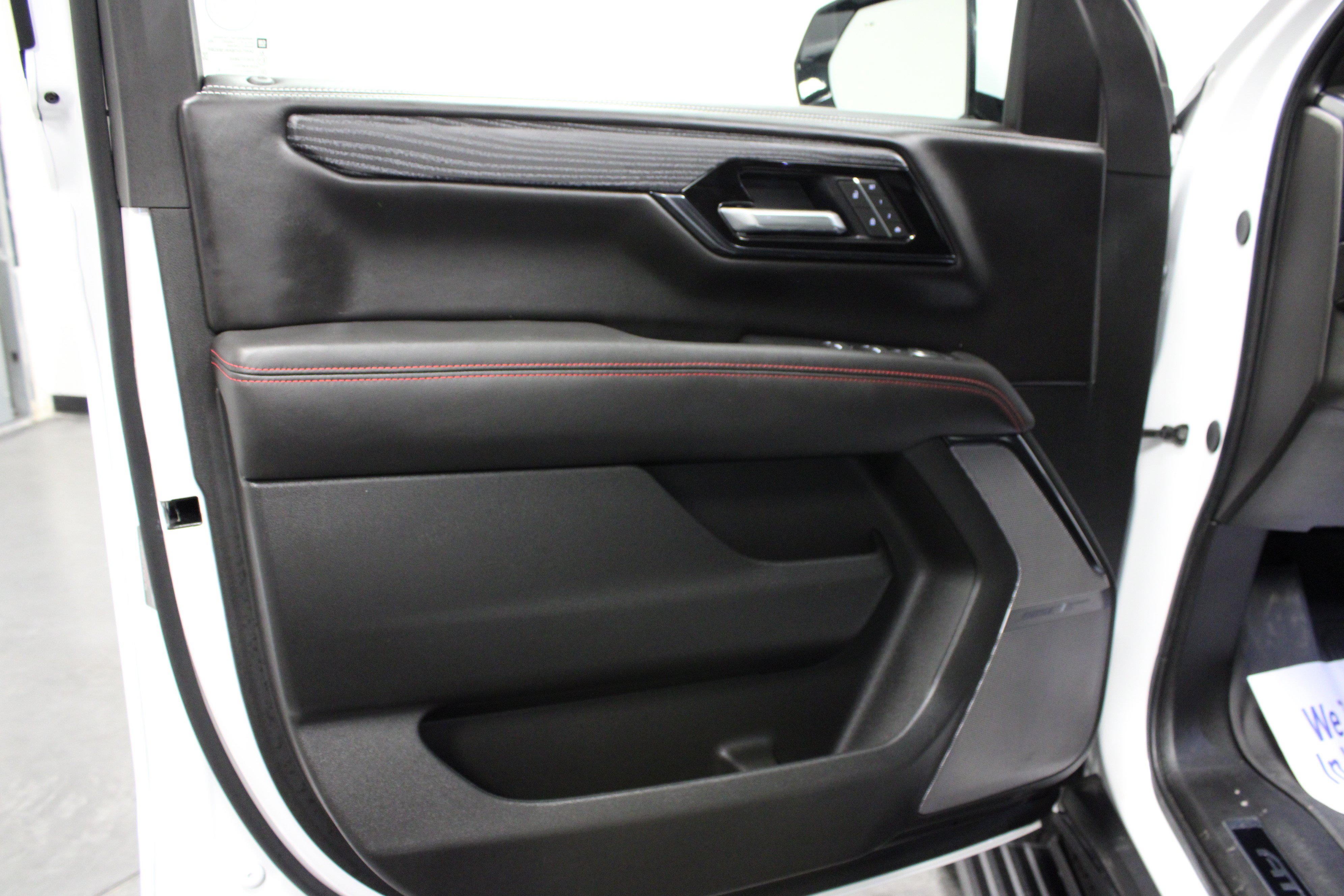 Used 2025 GMC Yukon AT4 Ultimate w/ LPO, Floor Liner Package AWD/4WD image 11