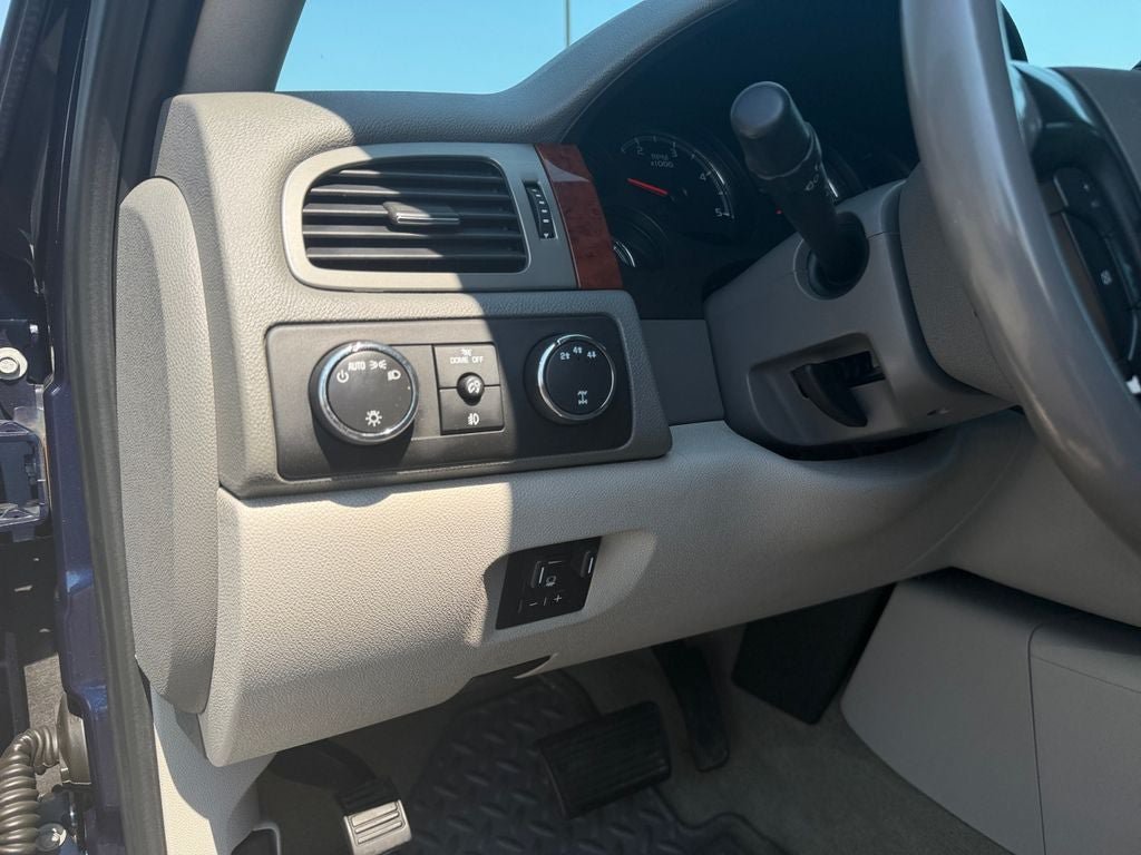Used 2009 Chevrolet Silverado 2500 LTZ w/ Safety Package AWD/4WD image 19