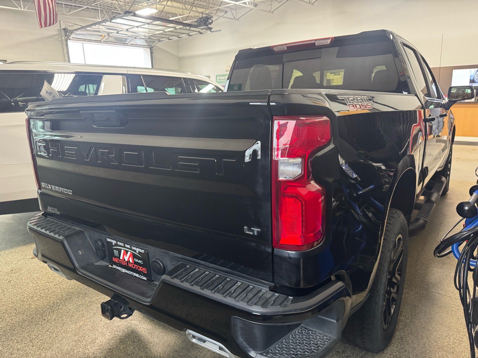 Used 2025 Chevrolet Silverado 1500 LT Trail Boss w/ Convenience Package II AWD/4WD image 4