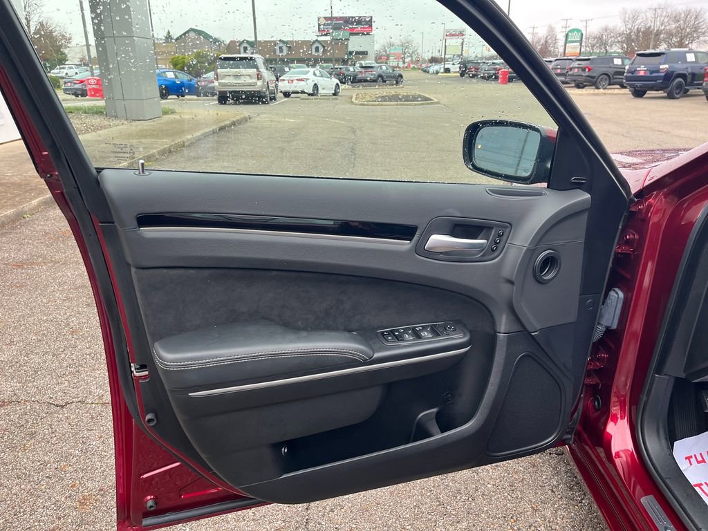 Used 2023 Chrysler 300 C image 12