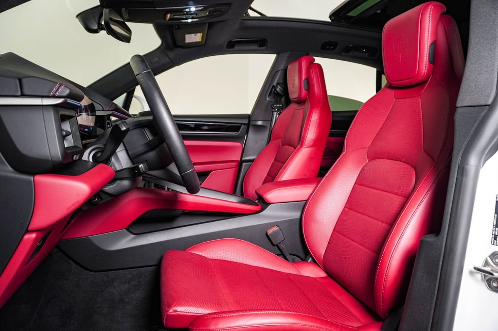 Certified 2025 Porsche Macan 4S Electric AWD/4WD image 5