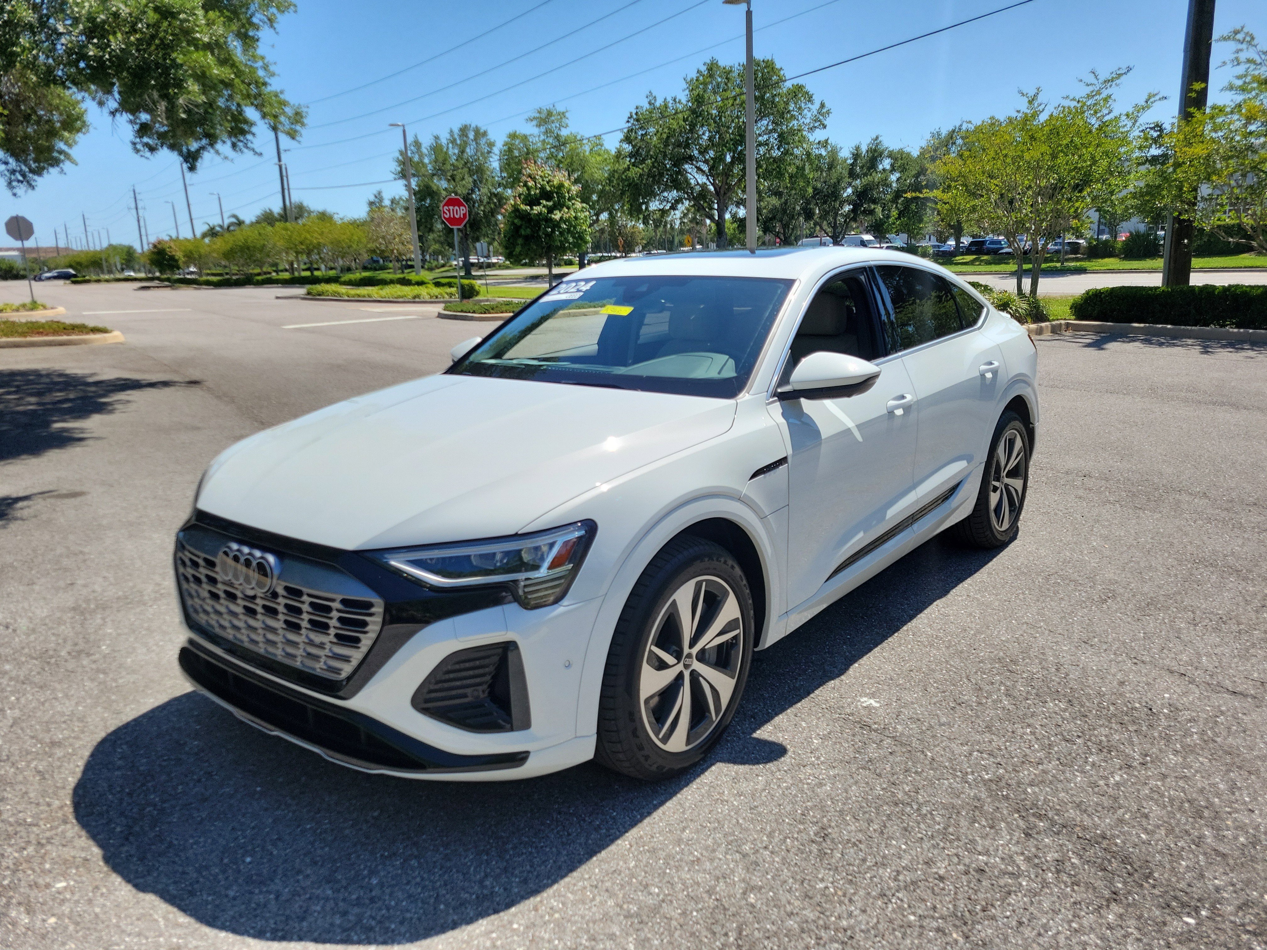 Used 2024 Audi Q8 e-tron Premium Plus w/ Premium Plus Package AWD/4WD image 8