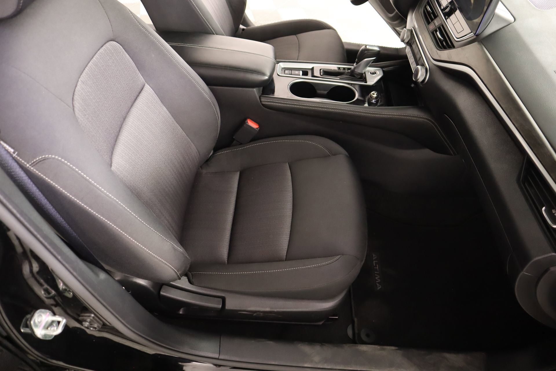 Used 2023 Nissan Altima 2.5 SV w/ SV Premium Package image 13