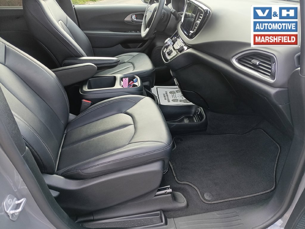 Used 2025 Chrysler Pacifica Select FWD image 21