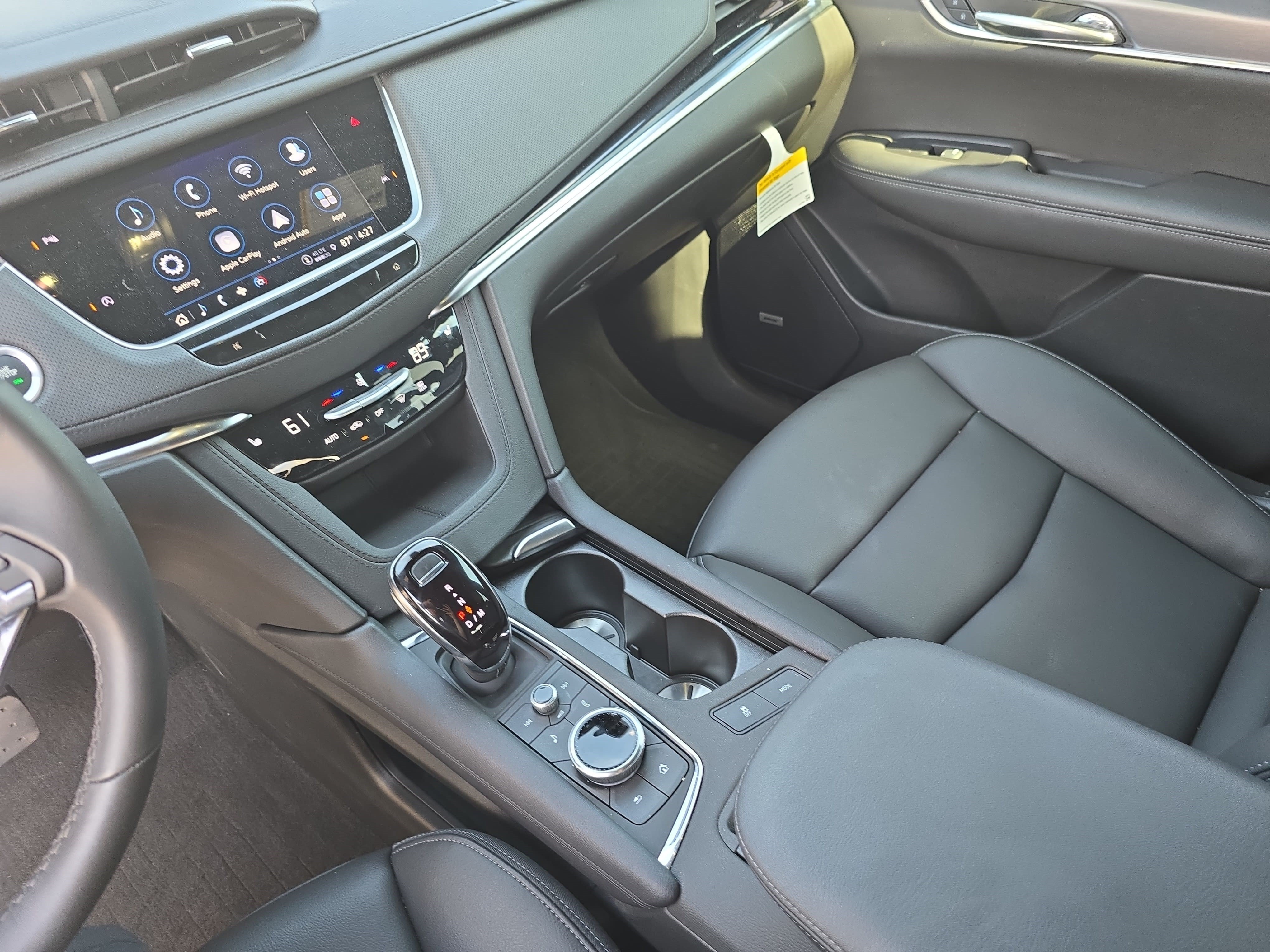 New 2025 Cadillac XT6 Luxury FWD image 25