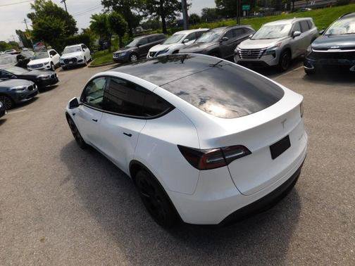 Used 2023 Tesla Model Y Long Range AWD/4WD image 7