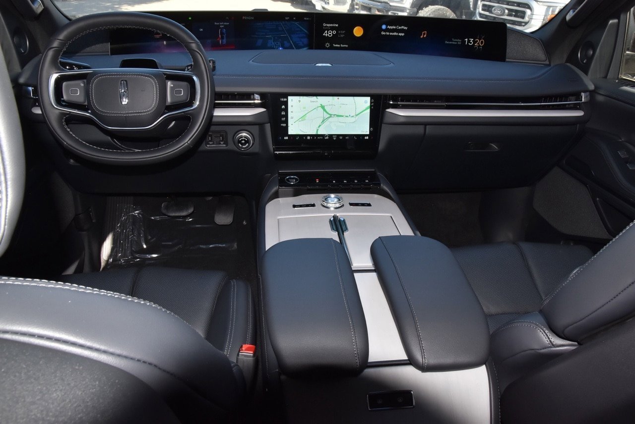 New 2025 Lincoln Navigator Reserve w/ Jet Appearance Package image 24
