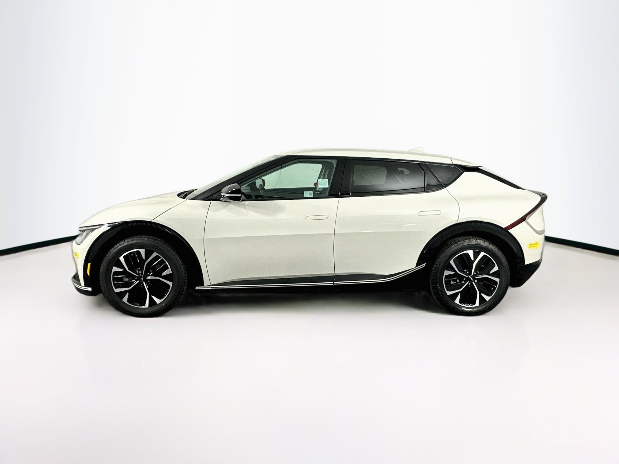 Used 2022 Kia EV6 Wind RWD image 4