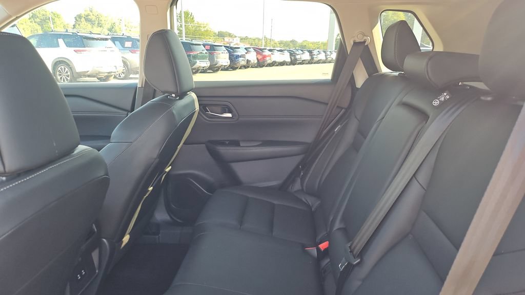 Used 2026 Nissan Rogue SL AWD/4WD image 6