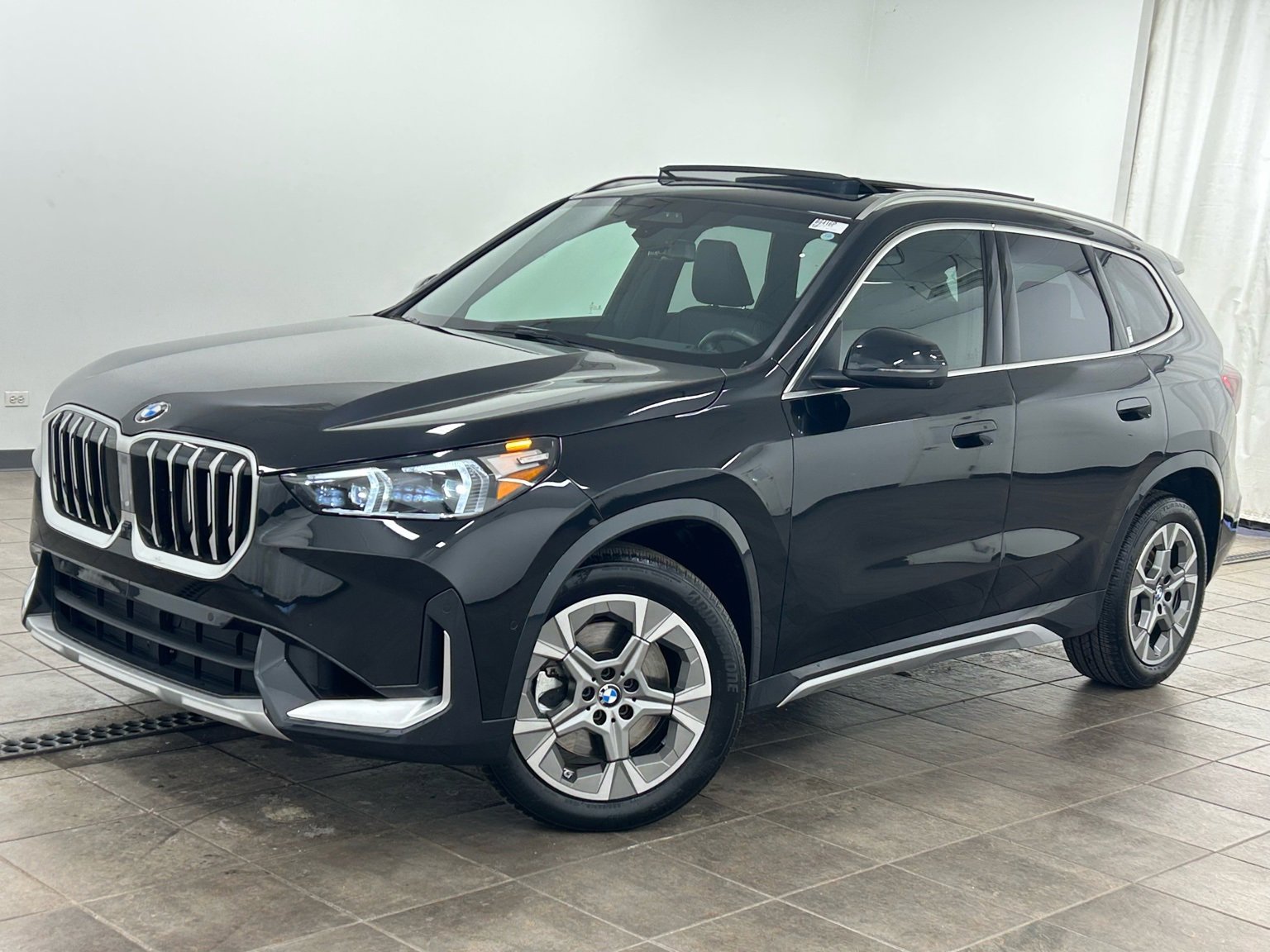 Used 2025 BMW X1 xDrive28i image 1