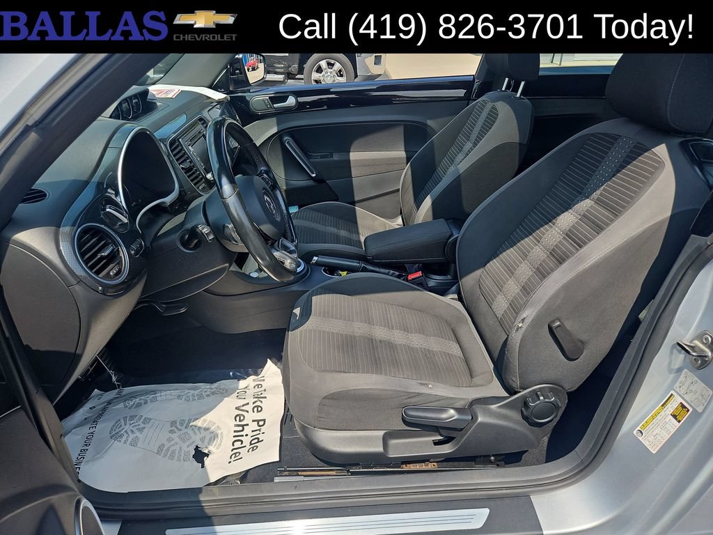 Used 2013 Volkswagen Beetle 2.0T FWD image 24
