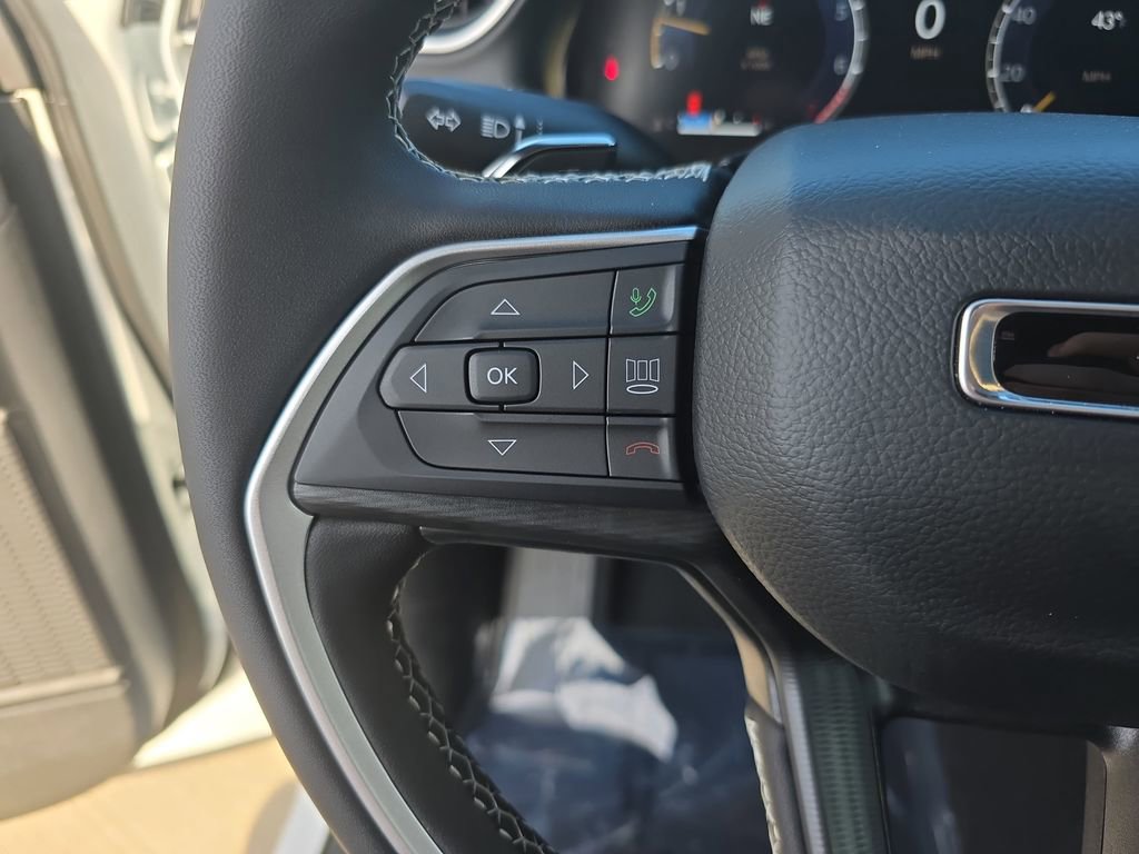 New 2025 Jeep Grand Cherokee Laredo image 17