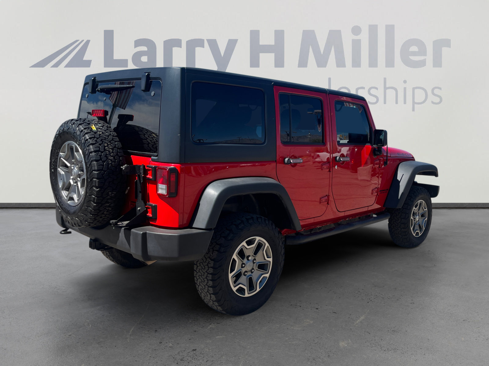 Used 2017 Jeep Wrangler Unlimited Rubicon w/ Connectivity Group image 5