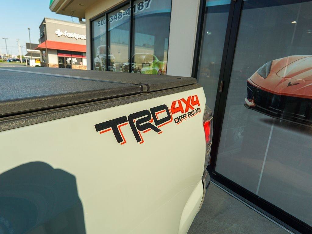 Used 2022 Toyota Tacoma TRD Off-Road AWD/4WD image 3
