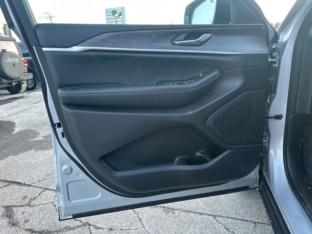 New 2026 Jeep Grand Cherokee Laredo image 11