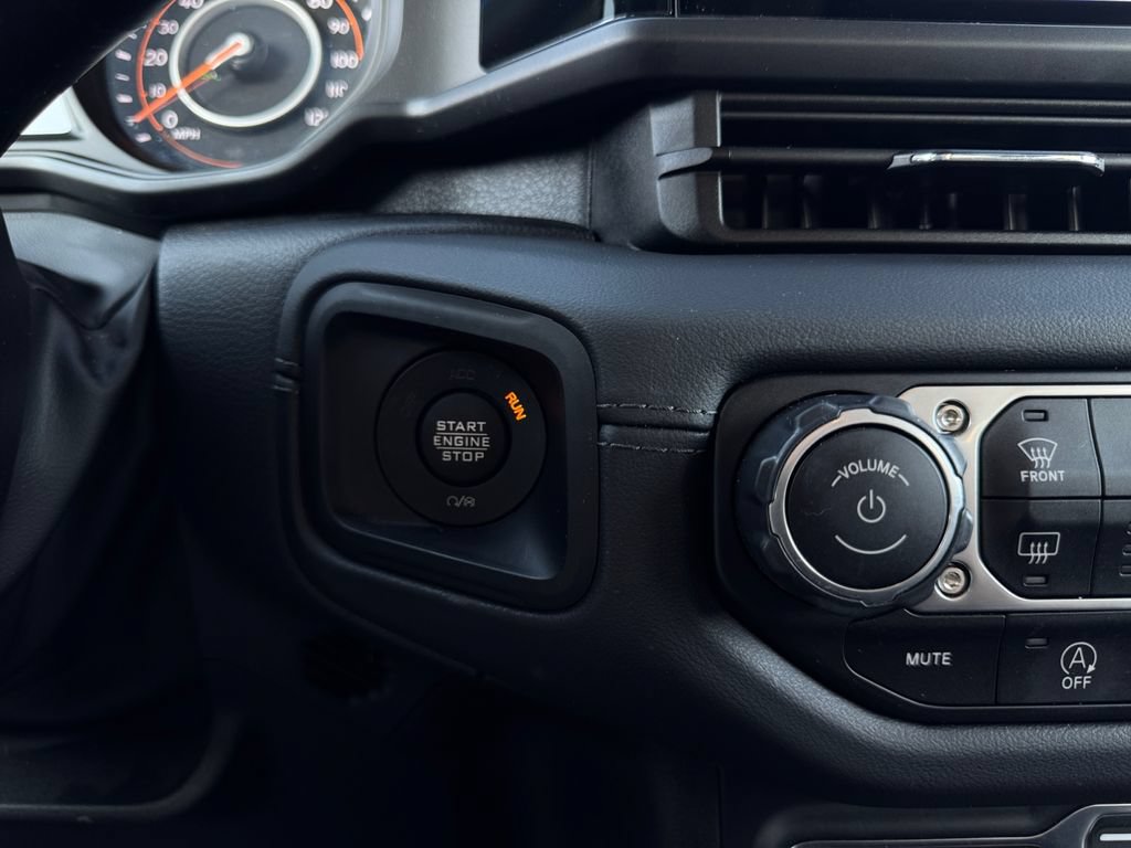 Used 2024 Jeep Wrangler Unlimited Sahara w/ Technology Group AWD/4WD image 16