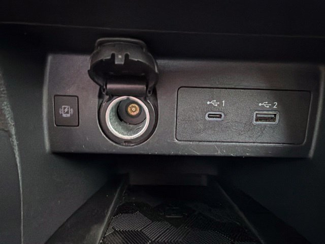 Used 2024 Nissan Versa SR FWD image 29