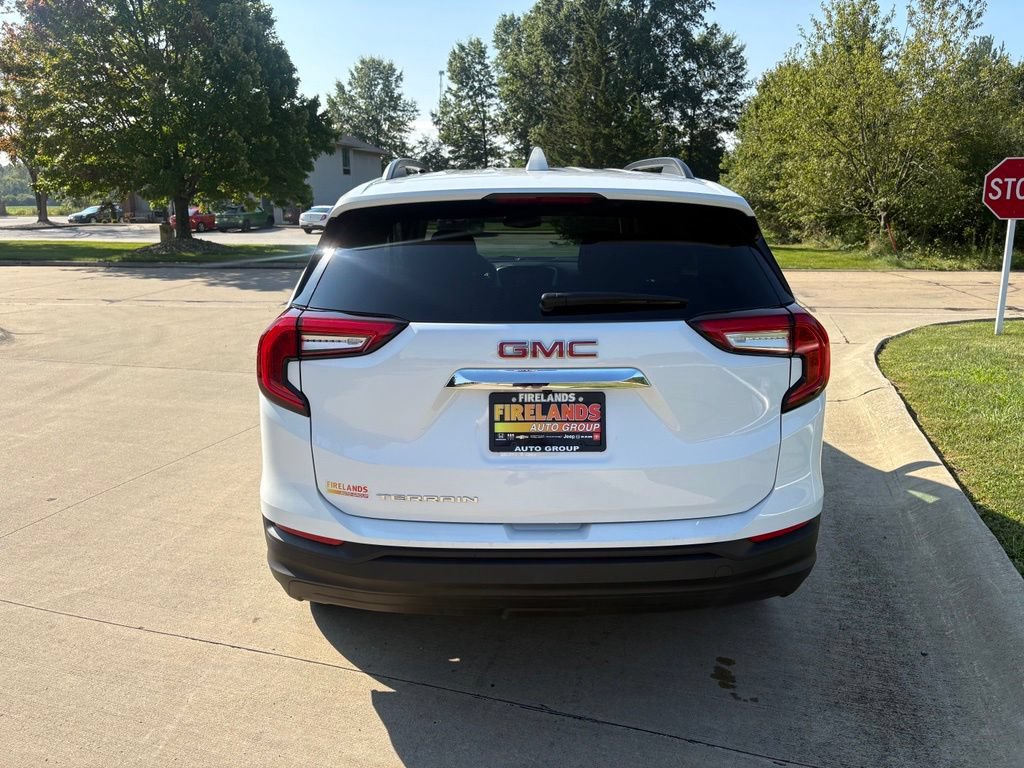 Used 2023 GMC Terrain SLE w/ Driver Convenience Package FWD image 8