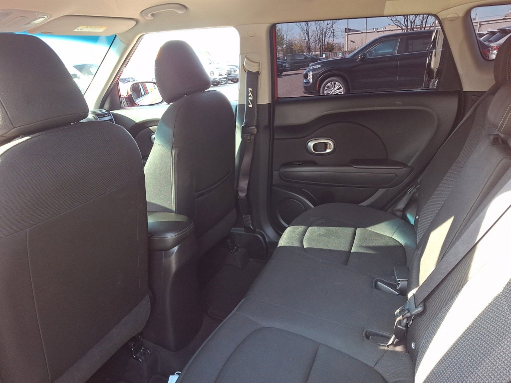 Used 2017 Kia Soul + image 20