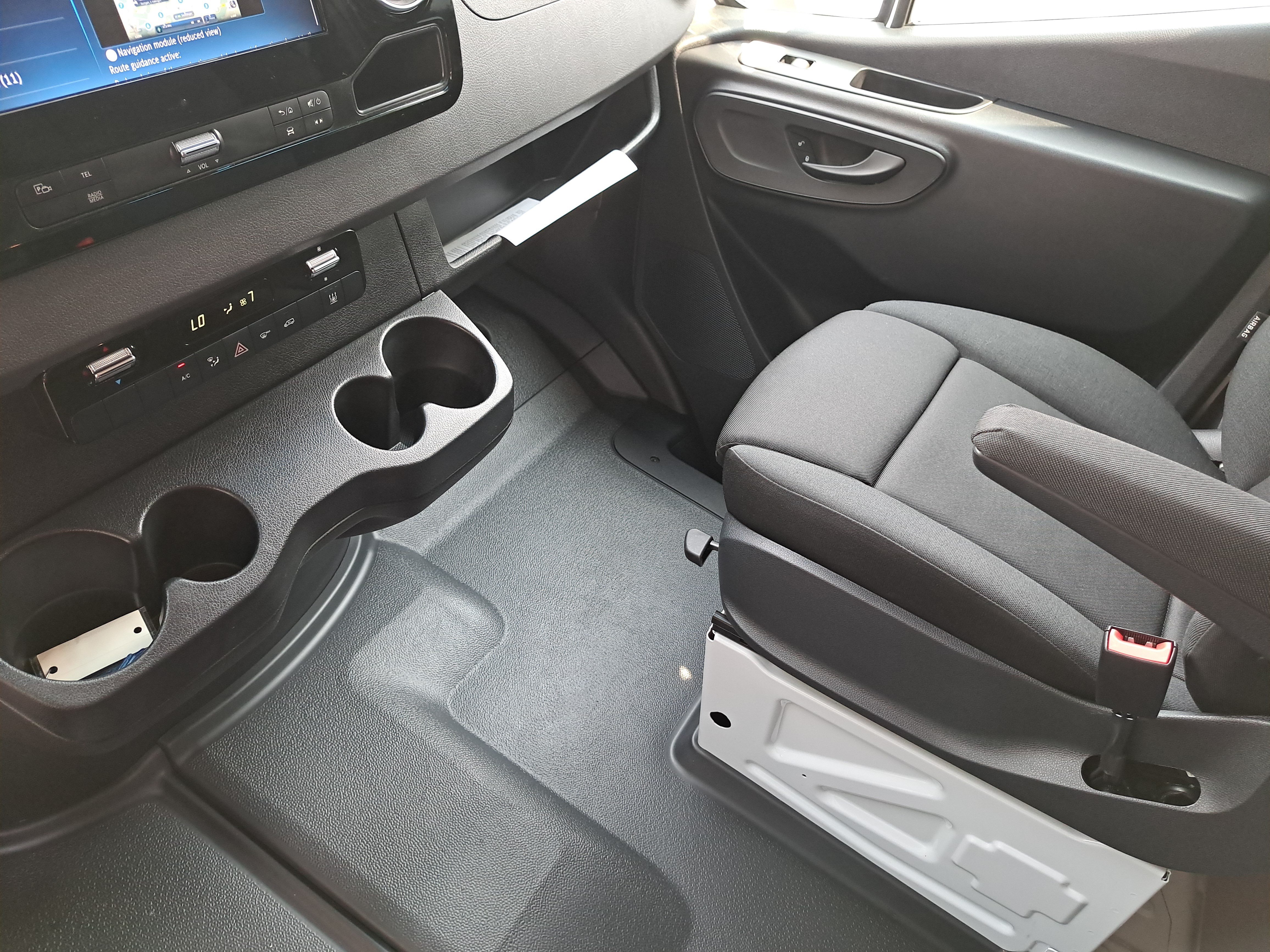 Used 2024 Mercedes-Benz eSprinter 170 Cargo image 26