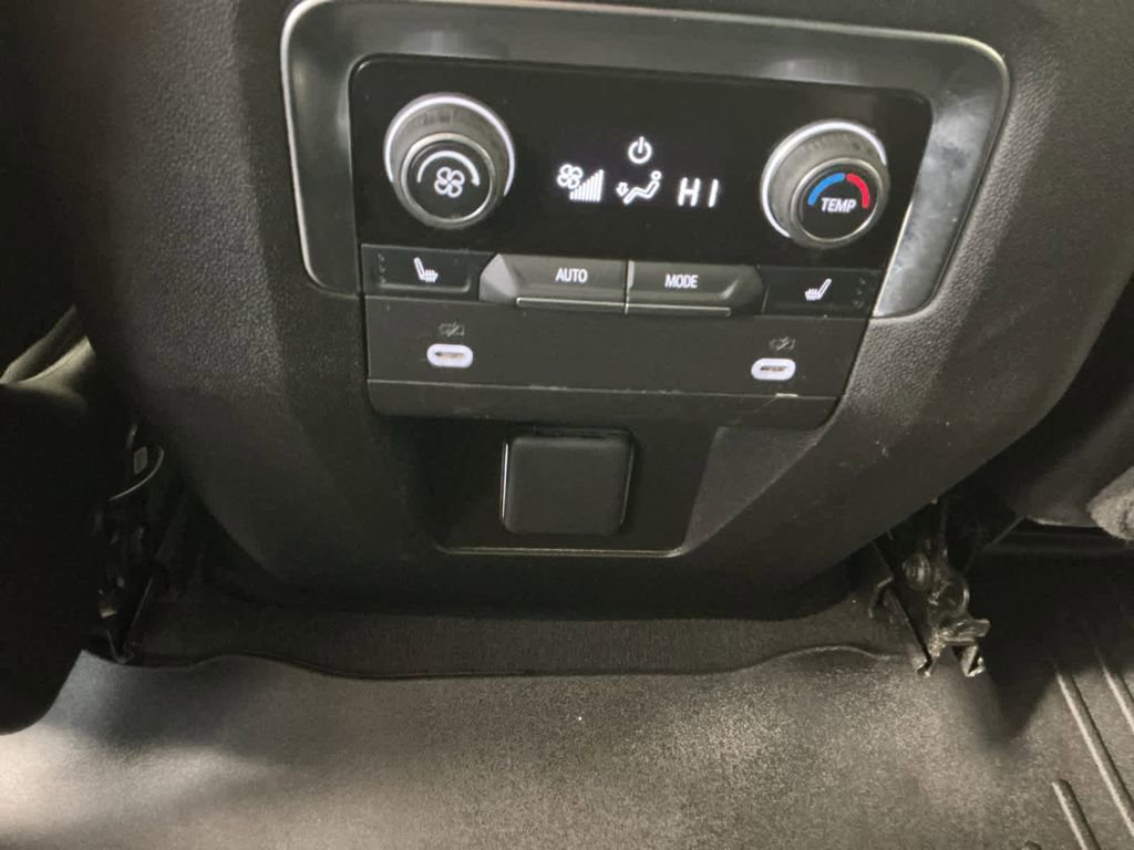 Used 2024 Chevrolet Suburban Z71 w/ Luxury Package image 14